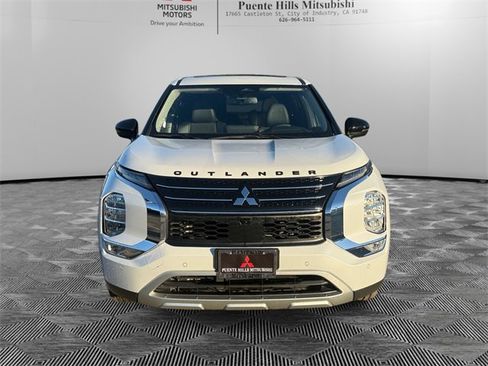 Used 2024 Mitsubishi Outlander SE Black Edition image 2