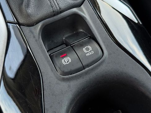Used 2025 Toyota Corolla Cross XLE FWD image 38