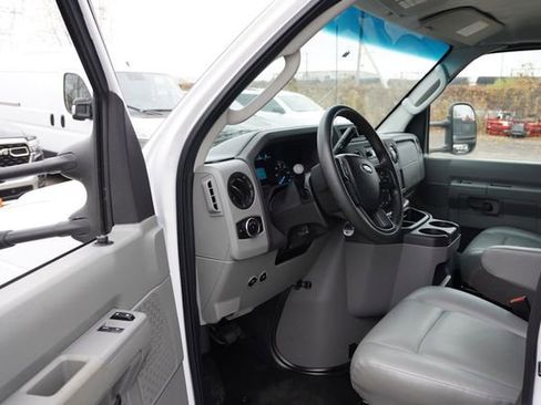 Used 2024 Ford E-450 and Econoline 450 Super Duty w/ Power Windows & Locks Group image 15