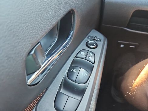 Used 2023 Nissan Kicks SR FWD image 18
