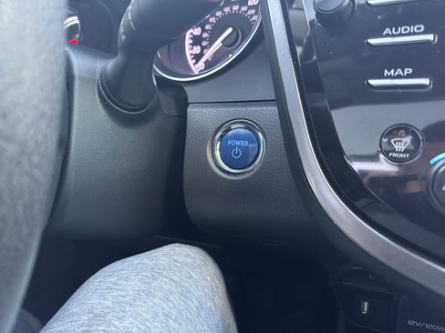 Used 2020 Toyota Camry LE image 17