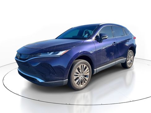 Used 2022 Toyota Venza Limited image 3