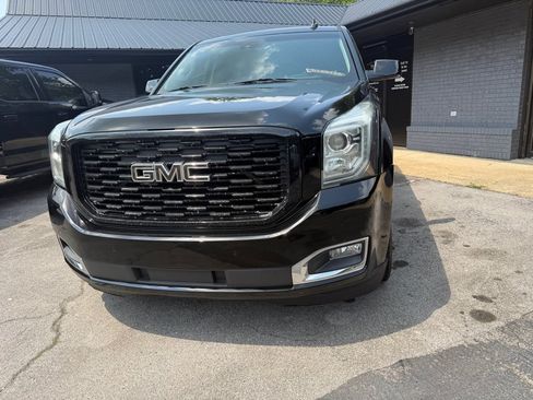 Used 2015 GMC Yukon Denali w/ Premium Package AWD/4WD image 12