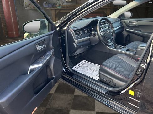 Used 2015 Toyota Camry SE FWD image 14