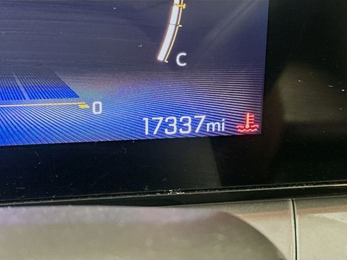 Used 2025 Chevrolet Trax LT w/ Driver Confidence Package image 19