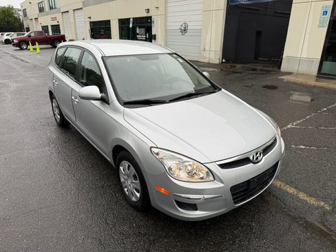 Used 2010 Hyundai Elantra GLS FWD image 14