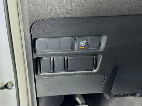 Used 2021 Nissan Armada SV image 10