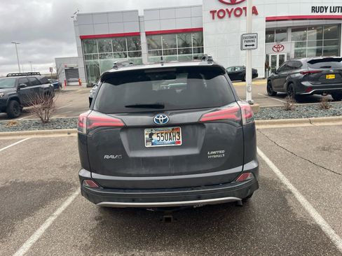 Used 2017 Toyota RAV4 Limited image 4