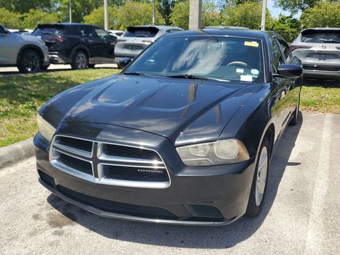 Used 2011 Dodge Charger SE image 3