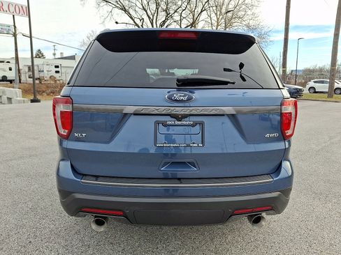 Used 2018 Ford Explorer XLT w/ Equipment Group 202A image 6
