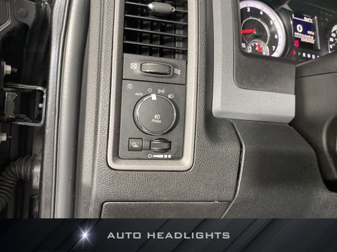 Used 2017 RAM 1500 Express AWD/4WD image 23