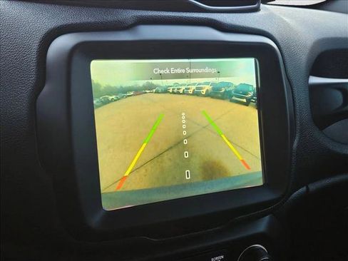 Used 2020 Jeep Renegade Latitude w/ UConnect 8.4 Nav Group image 14