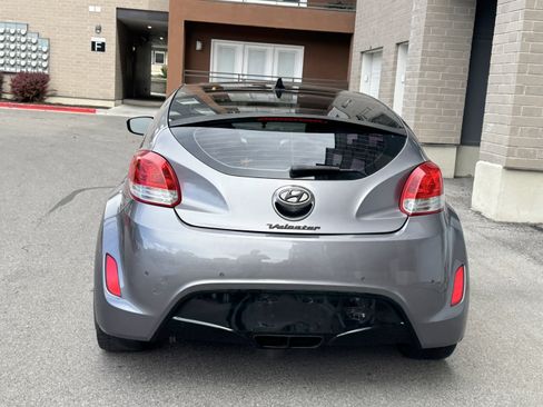 Used 2012 Hyundai Veloster w/ Style Pkg image 4