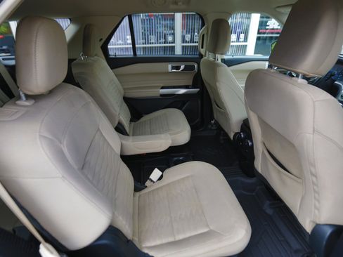 Used 2021 Ford Explorer XLT image 20