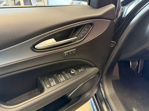 Used 2023 Alfa Romeo Stelvio Veloce AWD/4WD image 18