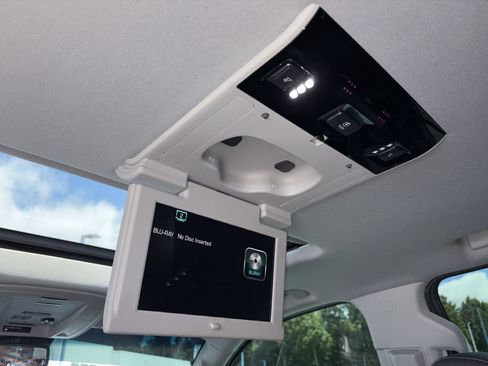 Used 2018 Chevrolet Tahoe Premier RWD image 24