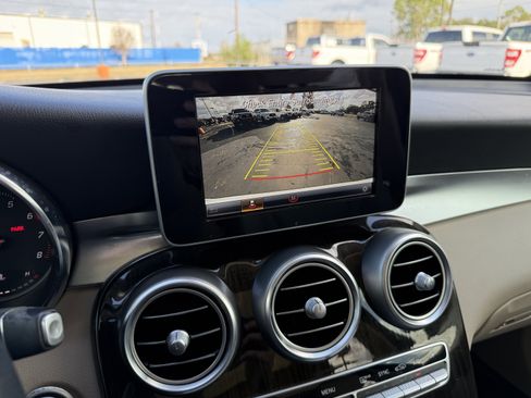 Used 2018 Mercedes-Benz GLC 300 w/ Premium Package image 24