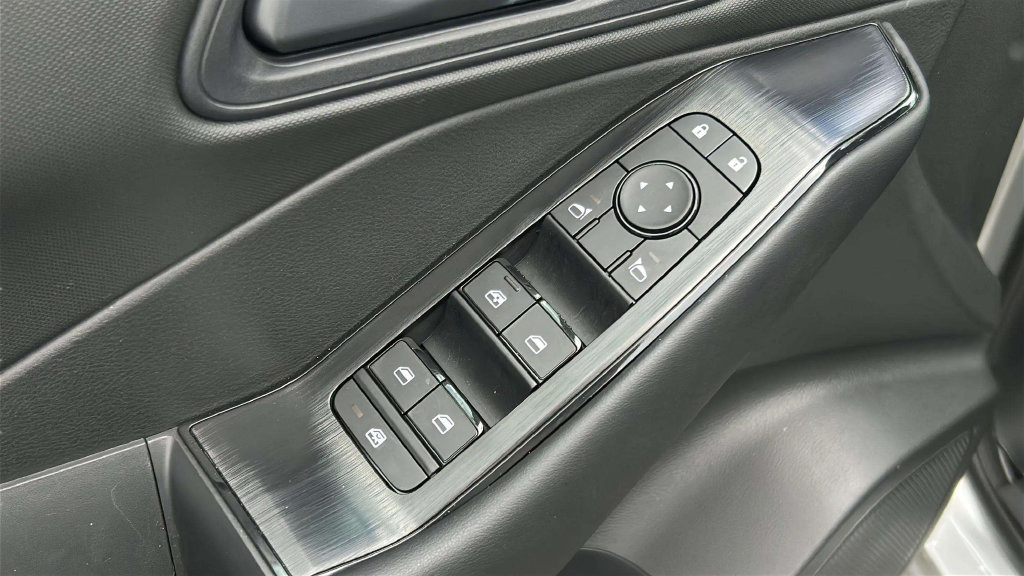 Used 2025 Nissan Rogue S FWD image 9