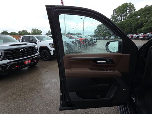New 2026 Chevrolet Tahoe High Country AWD/4WD image 12