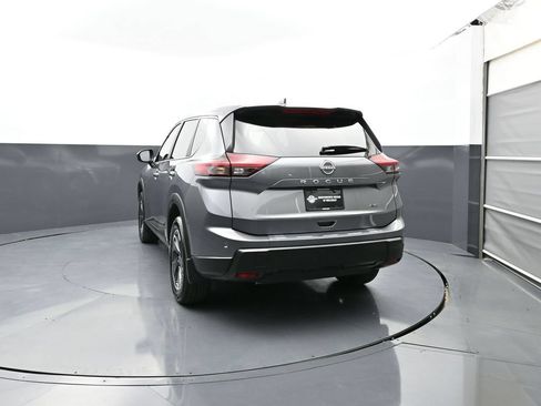 Certified 2026 Nissan Rogue SV AWD/4WD image 2