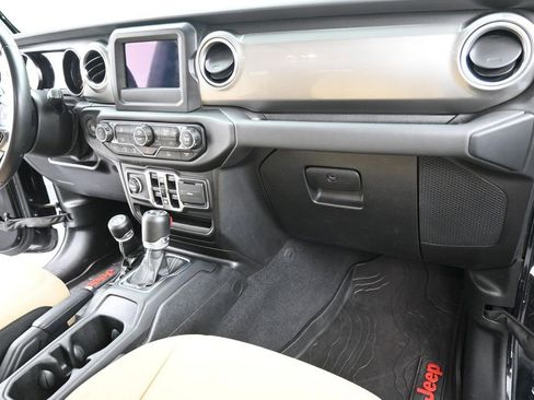 Used 2021 Jeep Wrangler Unlimited Sahara AWD/4WD image 19