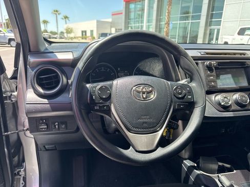 Used 2018 Toyota RAV4 LE FWD image 14