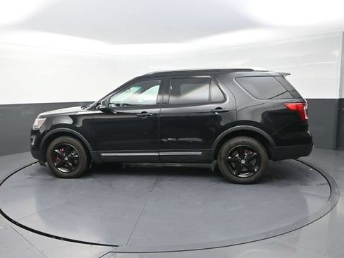 Used 2017 Ford Explorer XLT AWD/4WD image 4