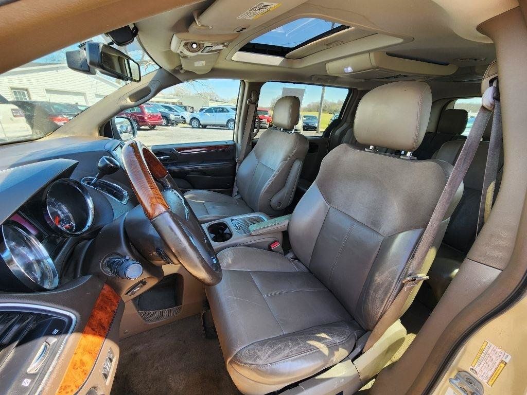 Used 2012 Chrysler Town & Country Limited w/ Luxury Group FWD image 14