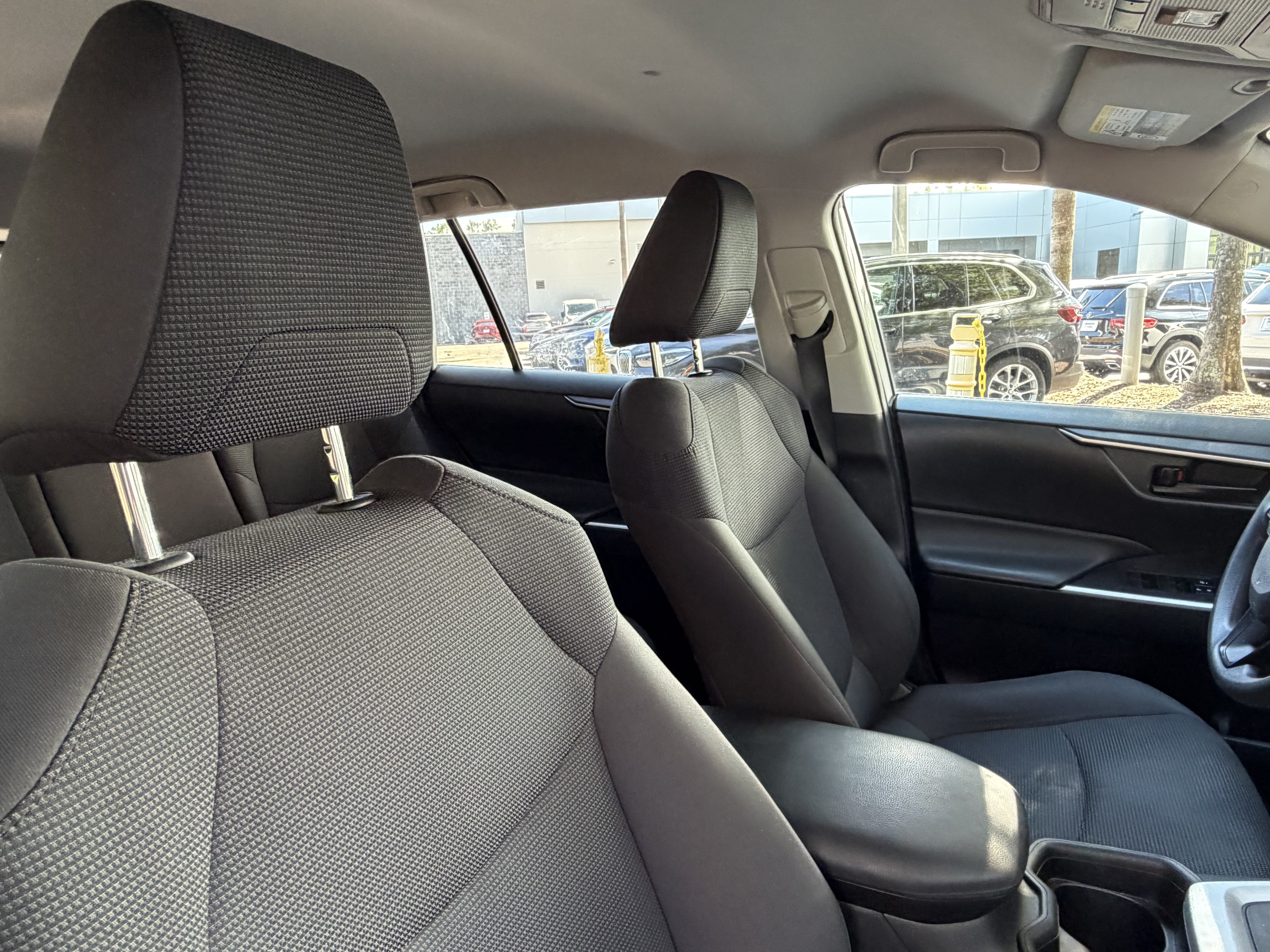 Used 2019 Toyota RAV4 LE AWD/4WD image 43