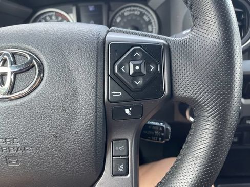 Used 2022 Toyota Tacoma TRD Sport AWD/4WD image 25