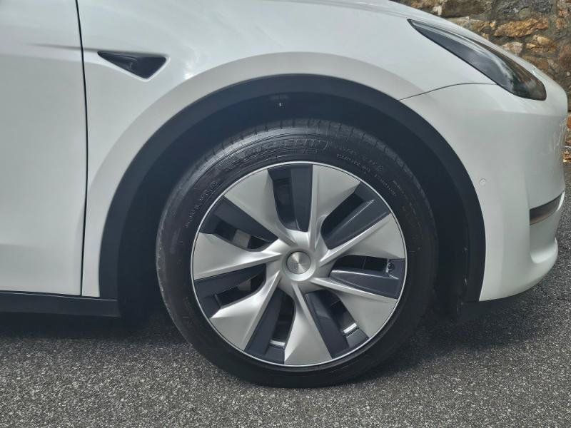 Used 2021 Tesla Model Y Long Range AWD/4WD image 17