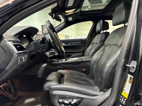 Used 2020 BMW 750i xDrive w/ Executive Package image 10