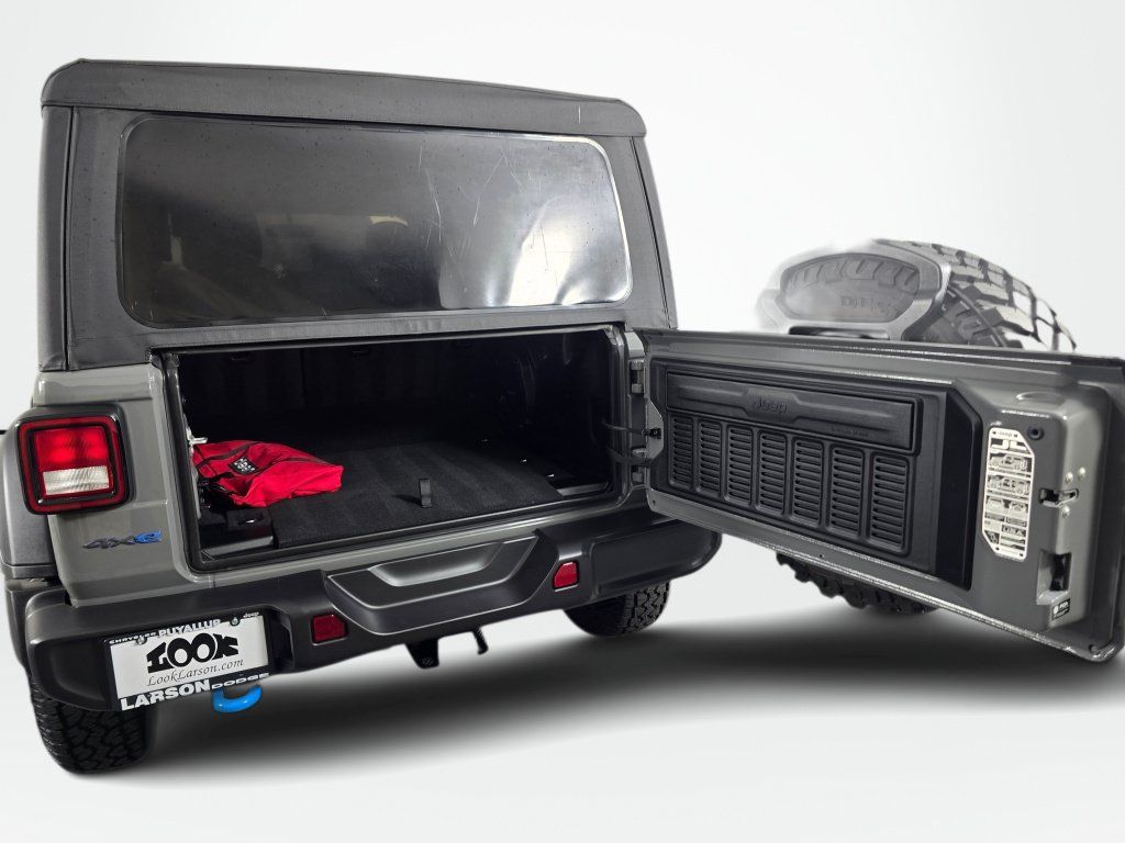 Used 2023 Jeep Wrangler Unlimited w/ Cold Weather Group AWD/4WD image 12