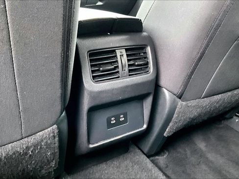 Used 2024 Nissan Rogue SV FWD image 32