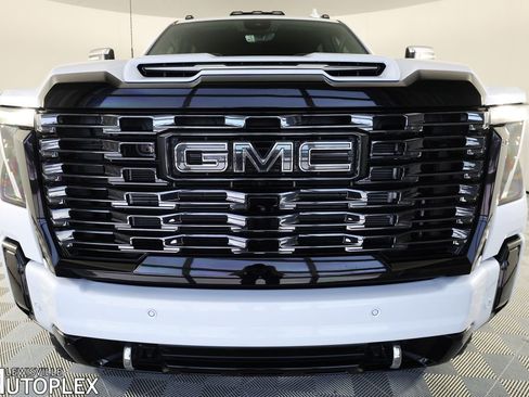 Used 2026 GMC Sierra 3500 Denali Ultimate AWD/4WD image 2