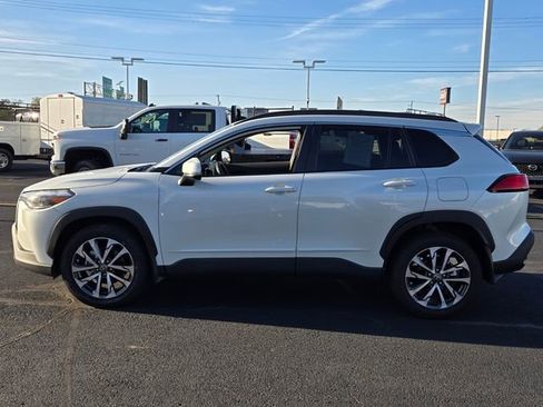 Used 2022 Toyota Corolla Cross XLE image 6