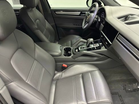 Used 2022 Porsche Cayenne Platinum Edition image 59