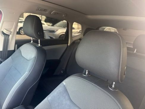 Used 2022 Volkswagen Taos SE w/ Panoramic Sunroof Package AWD/4WD image 8