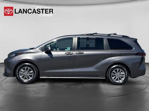 Used 2024 Toyota Sienna LE w/ LE Plus Package FWD image 4
