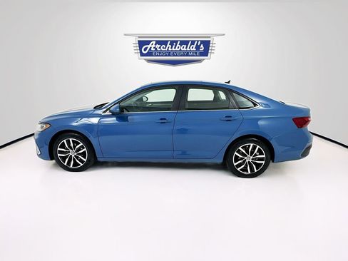 Used 2025 Volkswagen Jetta SE image 4