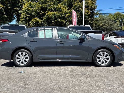 Used 2025 Toyota Corolla LE FWD image 2
