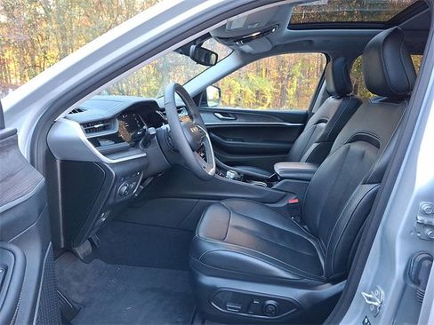 Used 2022 Jeep Grand Cherokee Limited 4xe image 14