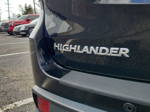 Used 2016 Toyota Highlander Limited image 9