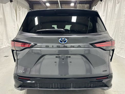 Used 2025 Toyota Sienna XSE image 6