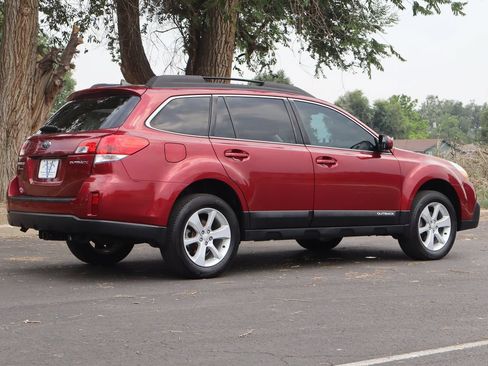 Used 2014 Subaru Outback 2.5i Premium AWD/4WD image 5