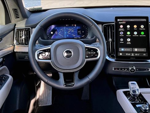 Used 2026 Volvo XC90 B5 Plus image 8