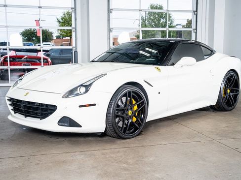 Used 2016 Ferrari California T image 11