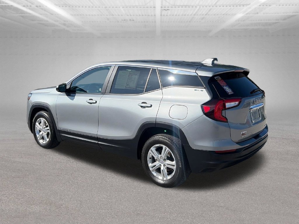 Used 2024 GMC Terrain SLE AWD/4WD image 4