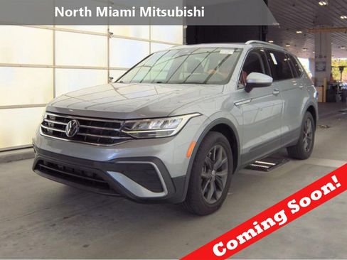 Used 2023 Volkswagen Tiguan SE FWD image 1