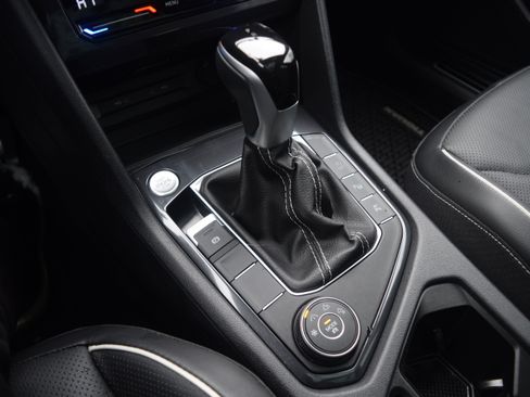 Used 2024 Volkswagen Tiguan SEL R-Line image 12